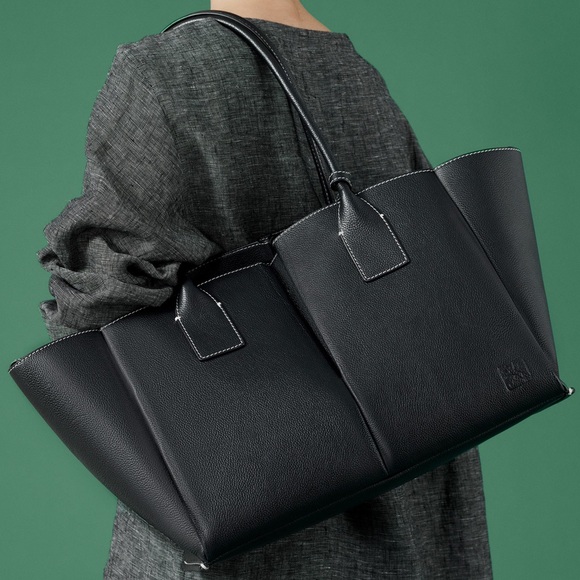 Le Tanneur Brand New Large Elena Bag. Elegant Tote Bag in Grained Leather - Picture 3 of 16